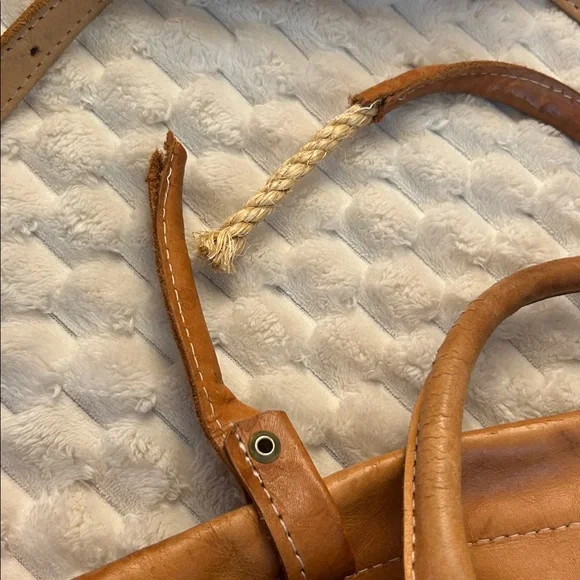 Vintage hand-tooled leather luggage - Picture 2 of 12